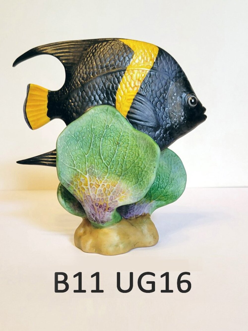 Black & Yellow Fish Figurine - Franklin Mint (UG16)